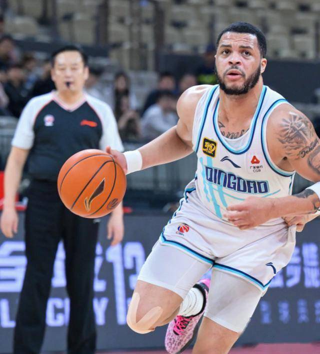 江苏男篮双外援屡屡受伤，球队面临危机