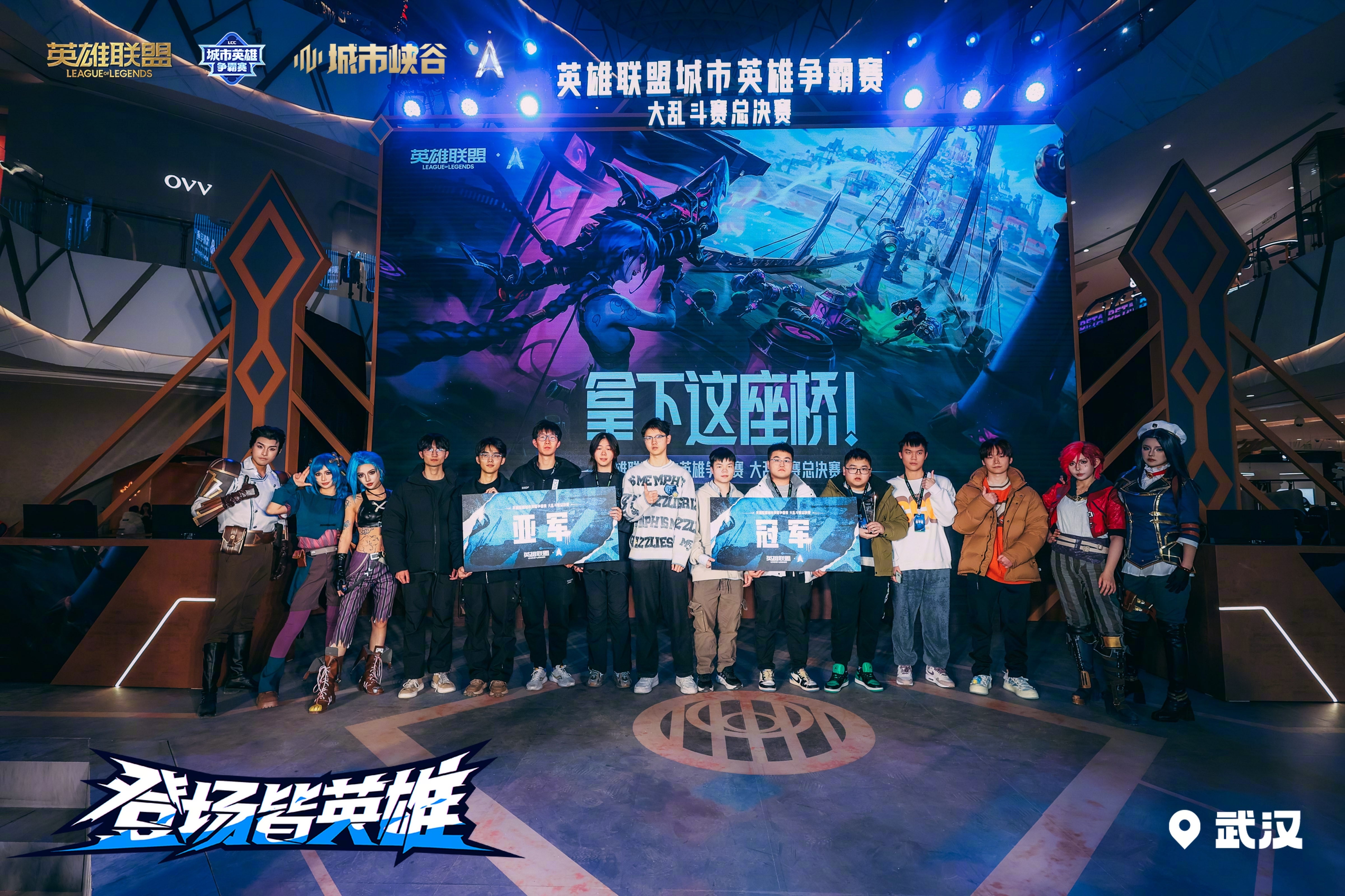 包含精英赛场燃情上演，凶险对手守势对决的词条